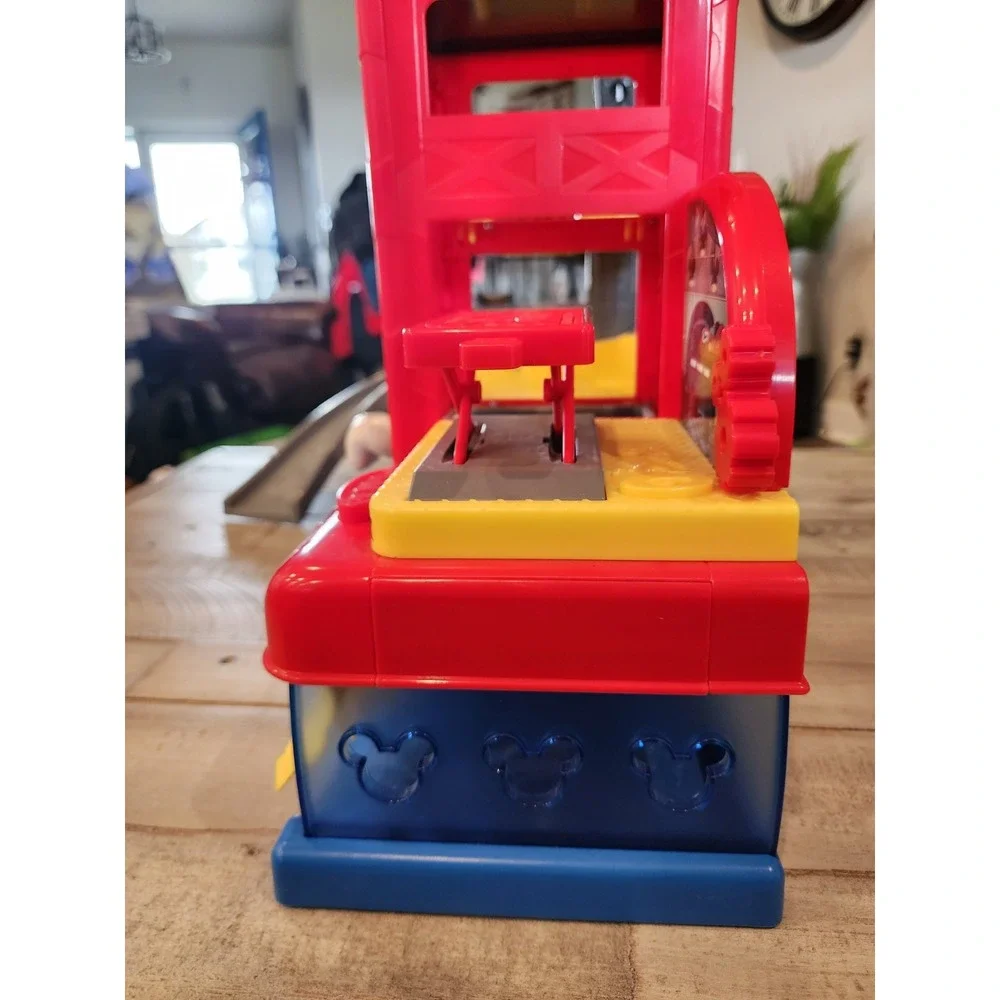 Mickey Mouse Ready to Race Garage Toy Car Race Disney